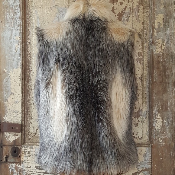 Faux fur vest medium - Picture 3 of 7